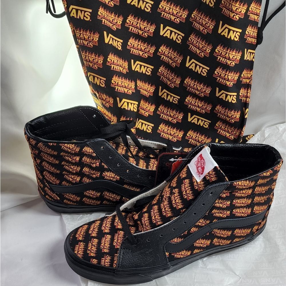 𝅺vans X Stranger Things Collab NWT, and Dust Bag!! - Picture 2 of 3